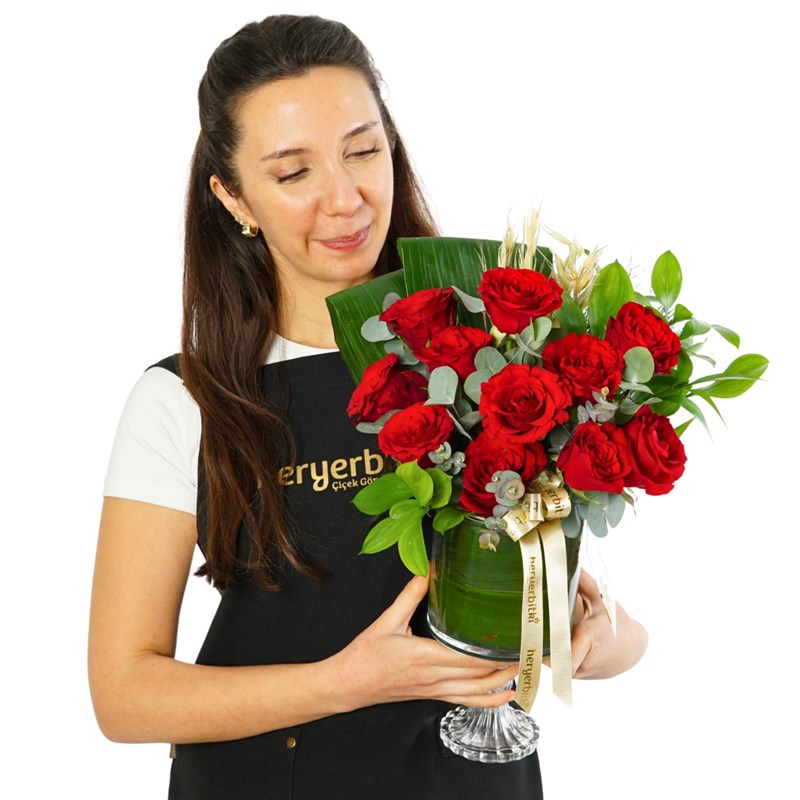 Royal (Arrangement of Red Roses in a Glass Vase)