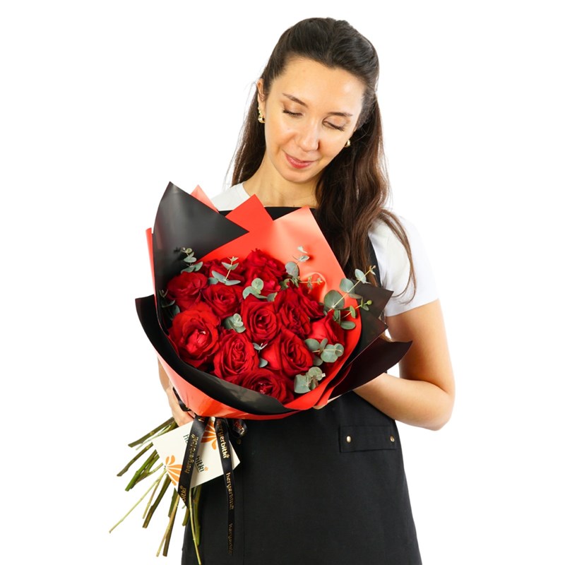 Queen Bloom (Bouquet of Red Roses)