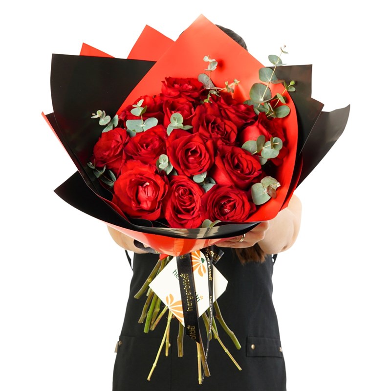 Queen Bloom (Bouquet of Red Roses)