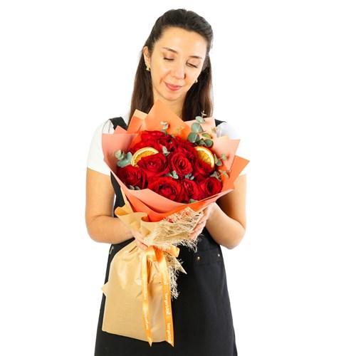 Blush Rose (15'li Kırmızı Güller Buketi)