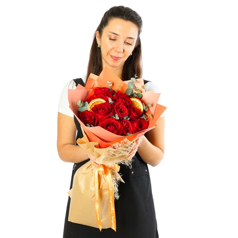Blush Rose (15'li Kırmızı Güller Buketi)