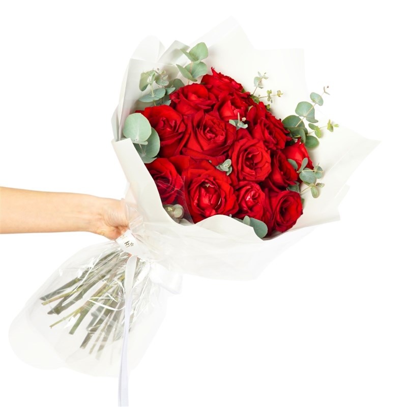 Pure Elegance Roses (15'li Kırmızı Güller Buketi)