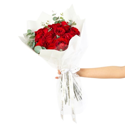 Pure Elegance Roses (15'li Kırmızı Güller Buketi)