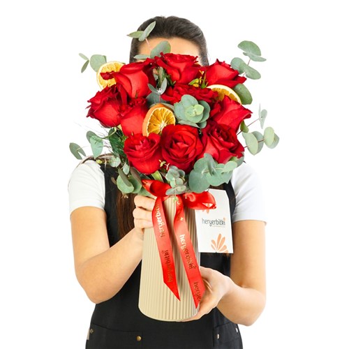 Red Aura (10'lu Kırmızı Güller Buketi)