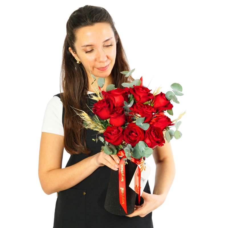Dark Romance (Bouquet of 10 Red Roses)