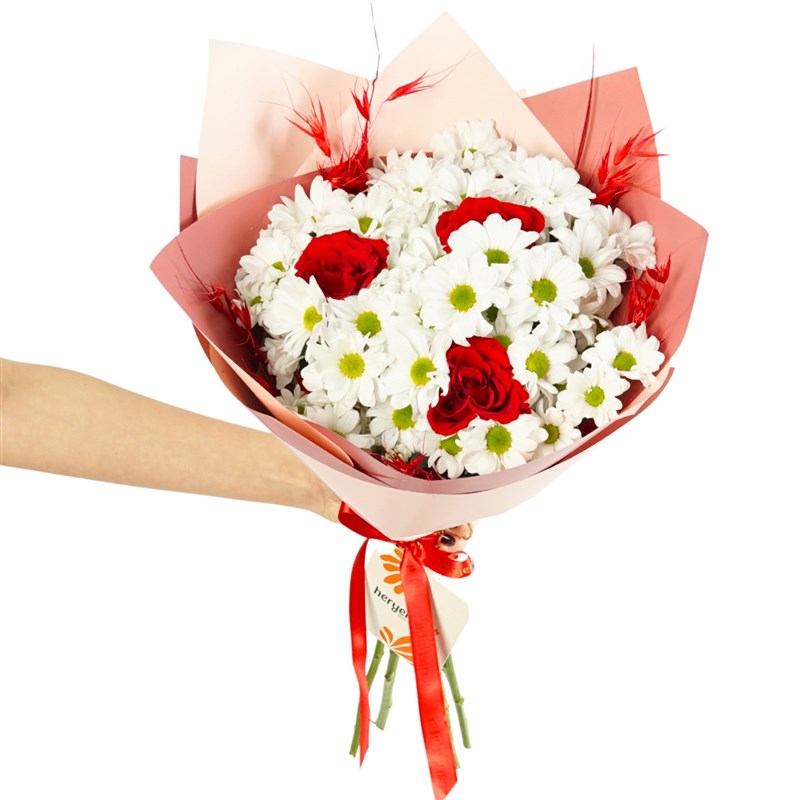Daisy Heart (Bouquet of Daisies and Roses)