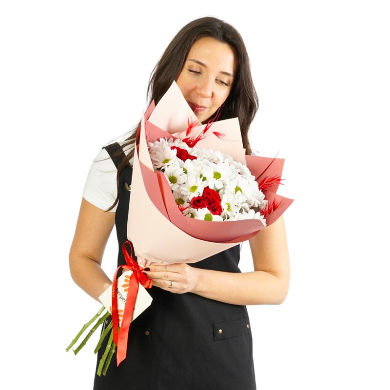 Daisy Heart (Bouquet of Daisies and Roses)