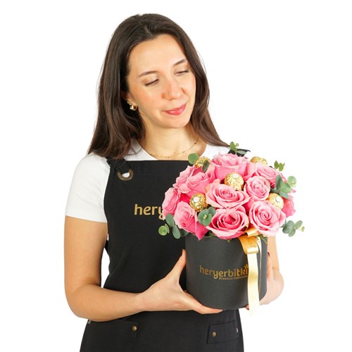 15'li Pembe Güller ve Çikolata Kutusu