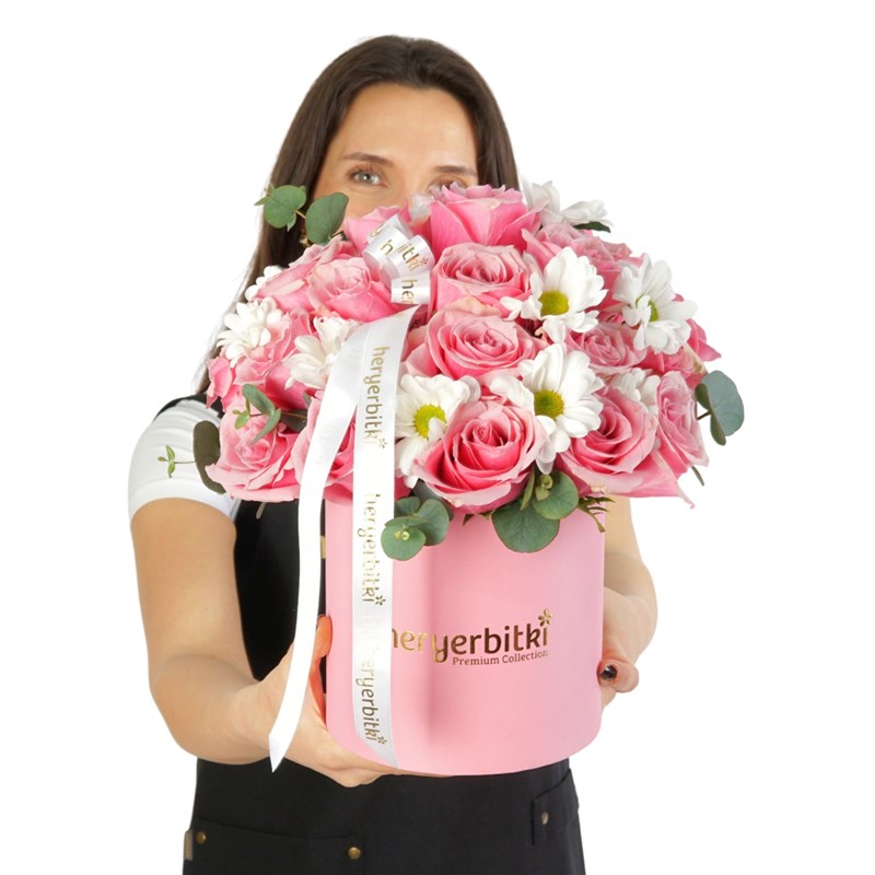Lovely (Roses and Daisies in a Pink Box)