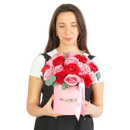 Premium Kutuda 30'lu Pembe ve Kırmızı Güller