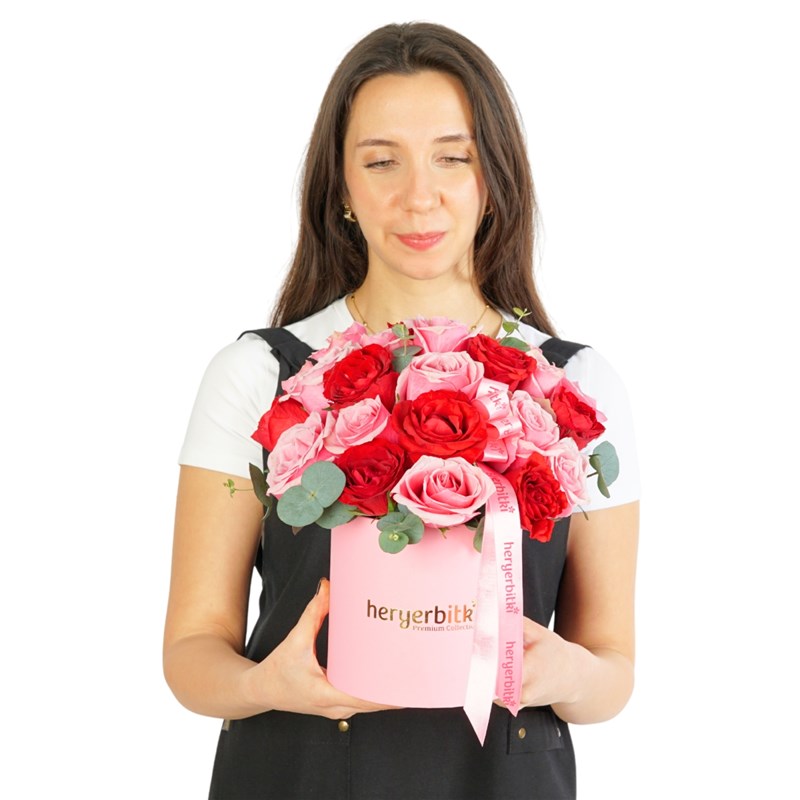 Premium Kutuda 30'lu Pembe ve Kırmızı Güller