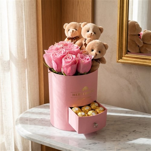 Premium Pembe Kutuda Pembe Güller, Ayıcık ve Ferrero Rocher