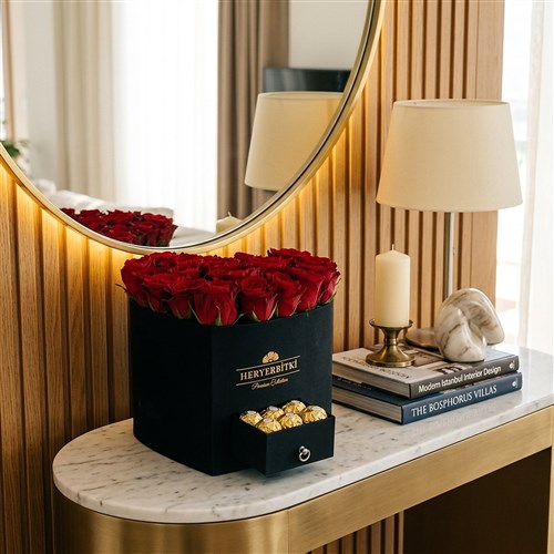 Premium Kalp Kutuda 24'lü Kırmızı Güller ve Çikolata