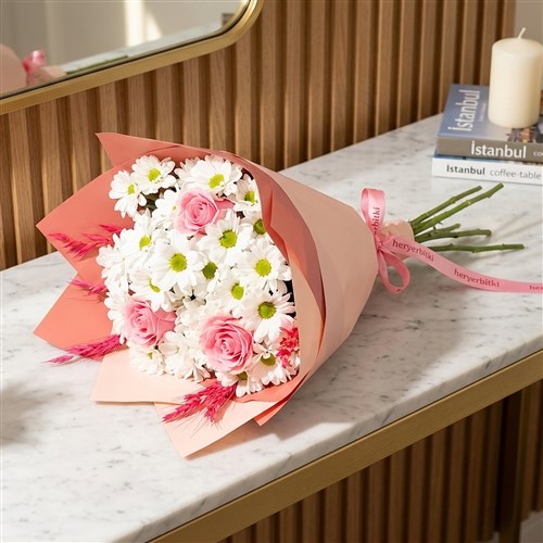 Pembe Gül Papatya Buketi (Sweet Pink Daisy)