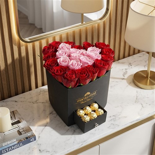 Premium Kalp Kutuda Kırmızı, Pembe Güller ve Ferrero Rocher
