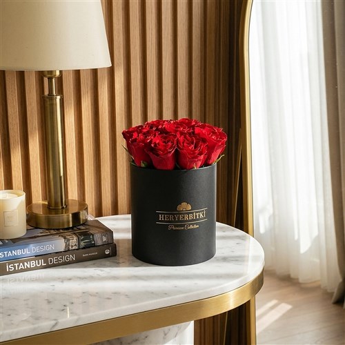 Premium Siyah Kutuda Kırmızı Güller