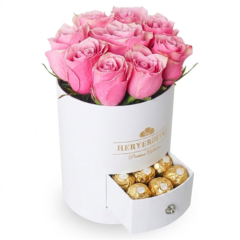 Premium Beyaz Kutuda Pembe Güller ve Ferrero Rocher