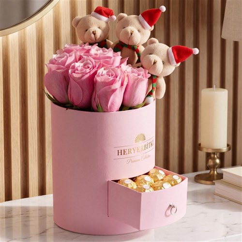 Premium Pembe Kutuda Pembe Güller, Yılbaşı Ayıcıkları ve Ferrero Rocher