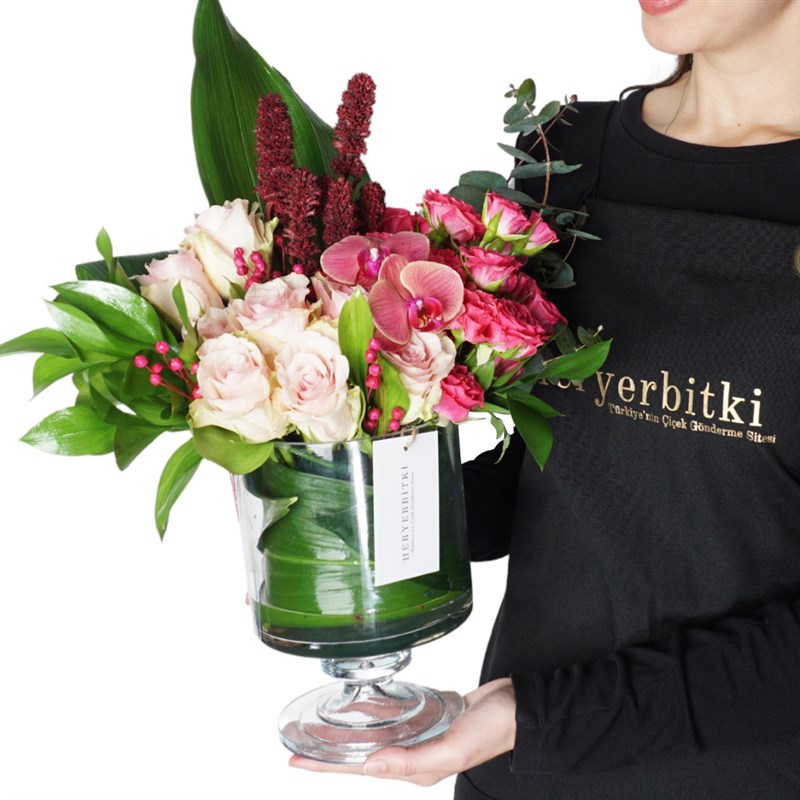Prettiest (Deluxe Vase Pink Rose Arrangement)
