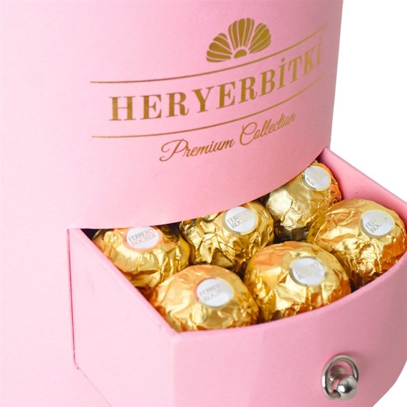 Premium Pembe Kutuda Pembe Güller ve Ferrero Rocher