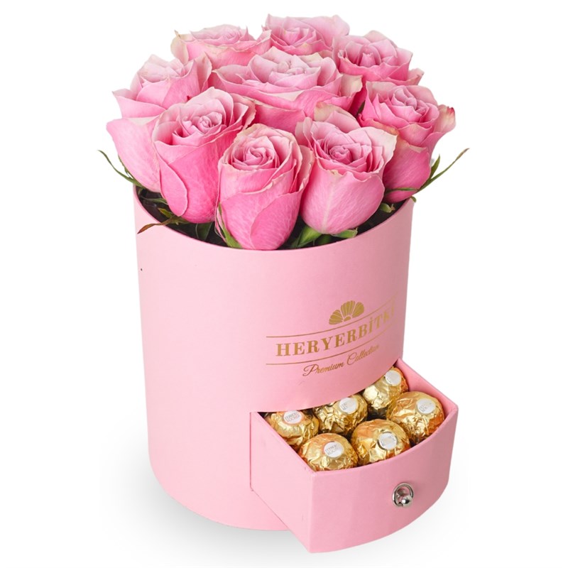 Premium Pembe Kutuda Pembe Güller ve Ferrero Rocher