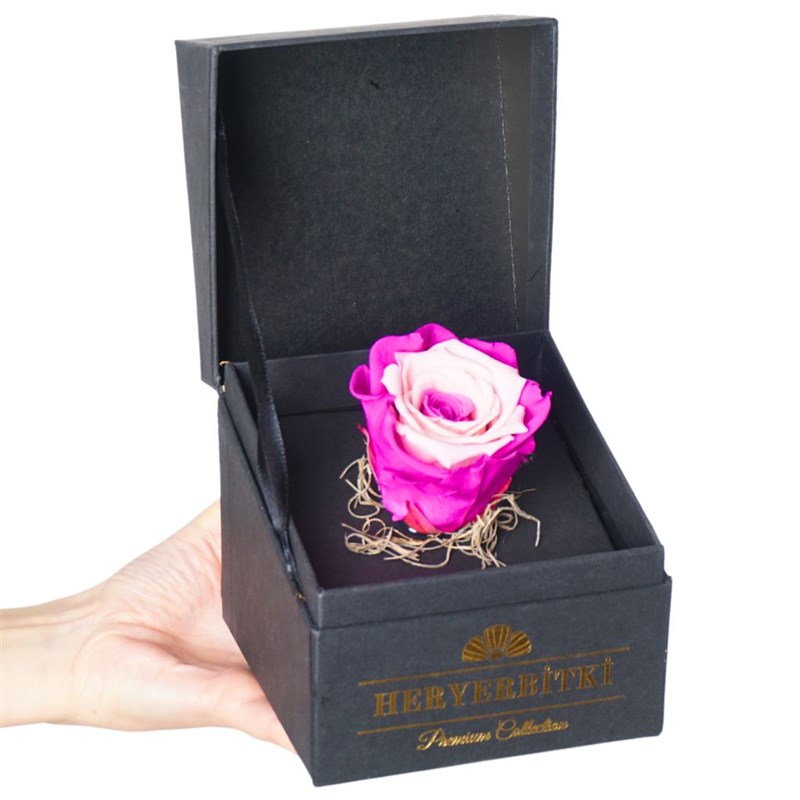 Premium Kutuda Pembe-Beyaz Solmayan Gül