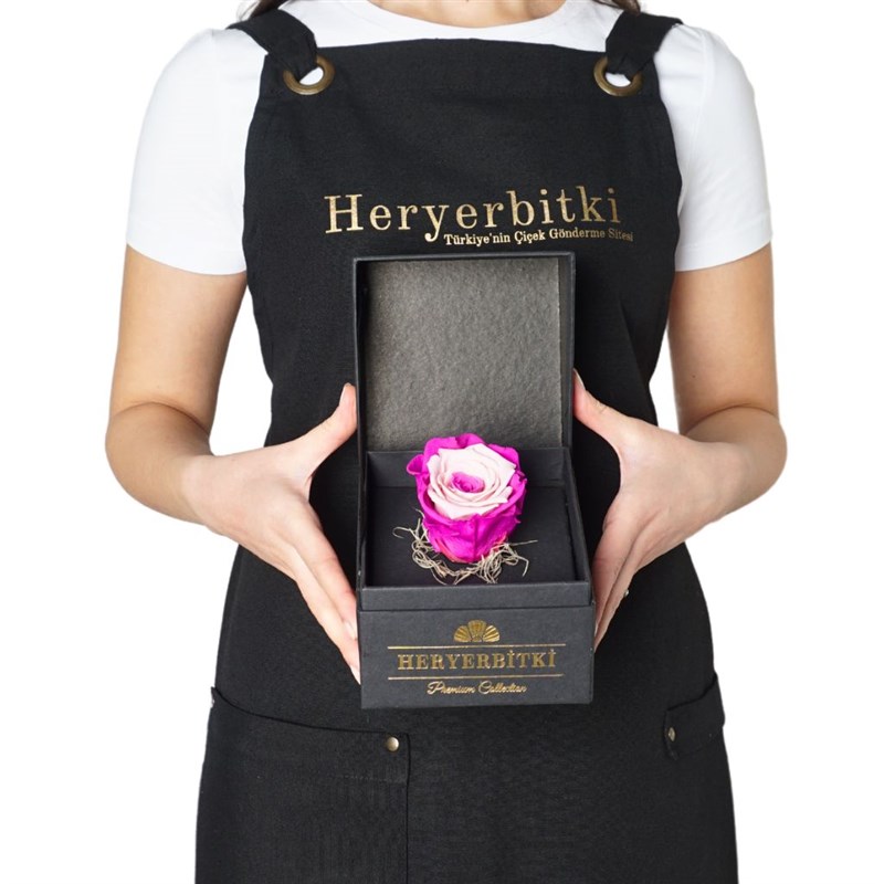 Premium Kutuda Pembe-Beyaz Solmayan Gül