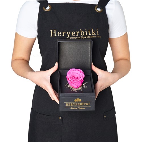 Premium Kutuda Pembe Solmayan Gül