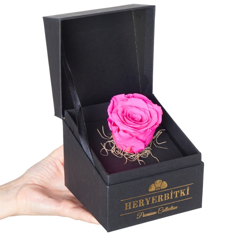 Premium Kutuda Pembe Solmayan Gül