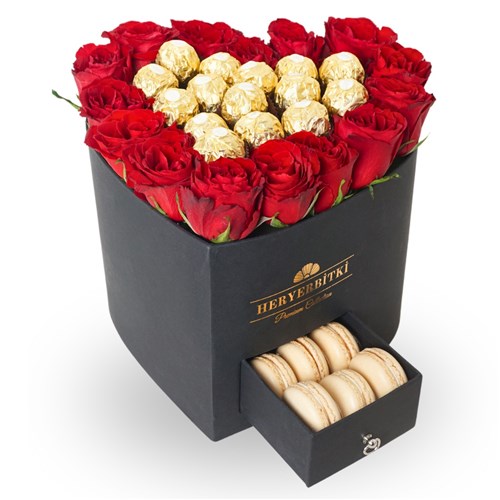 Premium Kalp Kutuda Ferrero Rocher, Macaron ve Kırmızı Gül