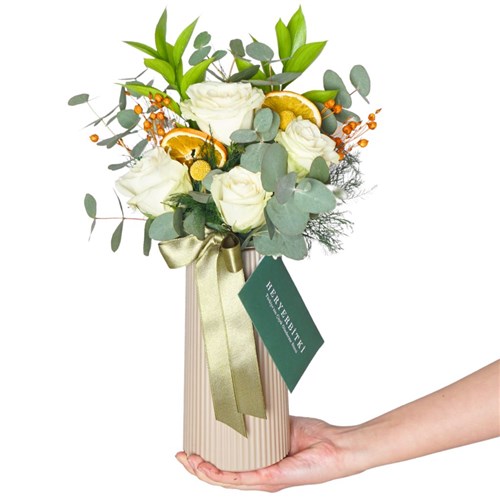 Beyaz Gül Buketi - Bej Vazoda (Floral White)