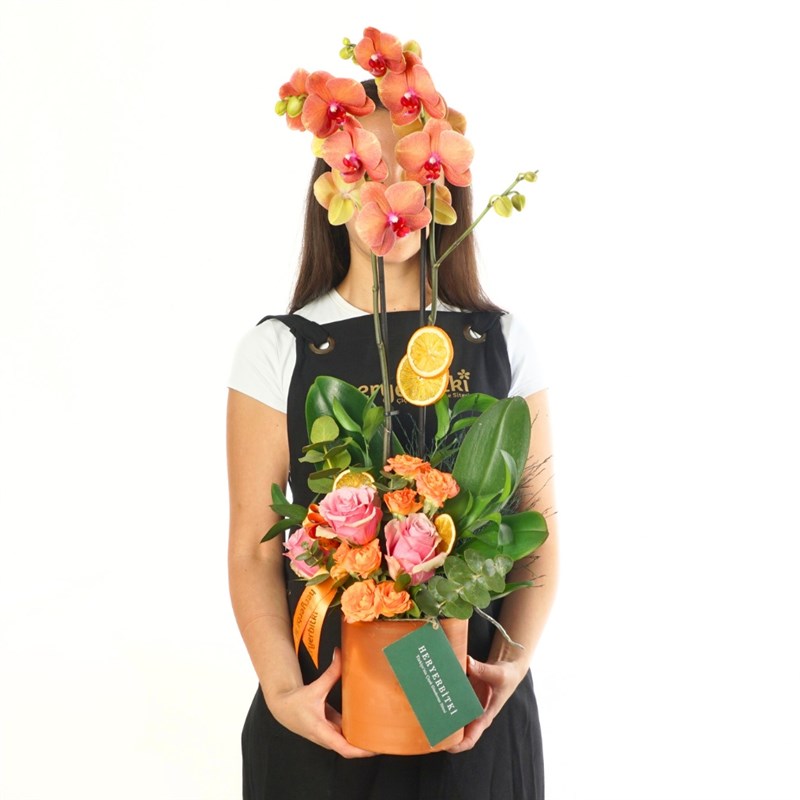 Inspiration Bloom (Coral Orkide ve Güller Aranjmanı)