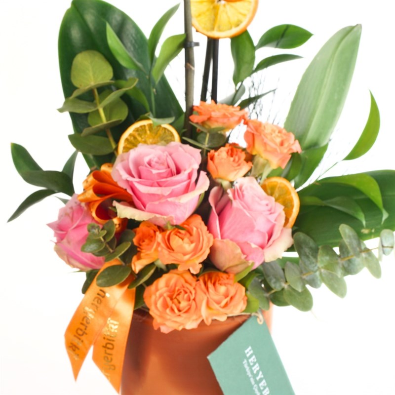 Inspiration Bloom (Coral Orkide ve Güller Aranjmanı)