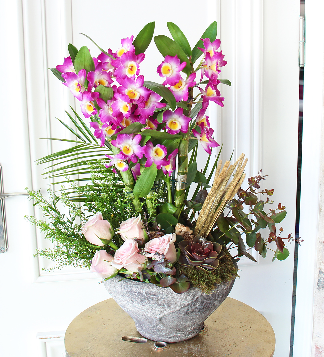 Matila Dendrobium Deluxe Orkide ve güller aranjmanı