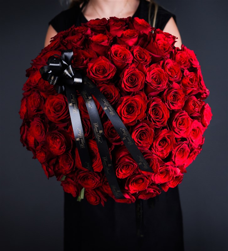 Explorer - Bouquet of 100 Red Roses