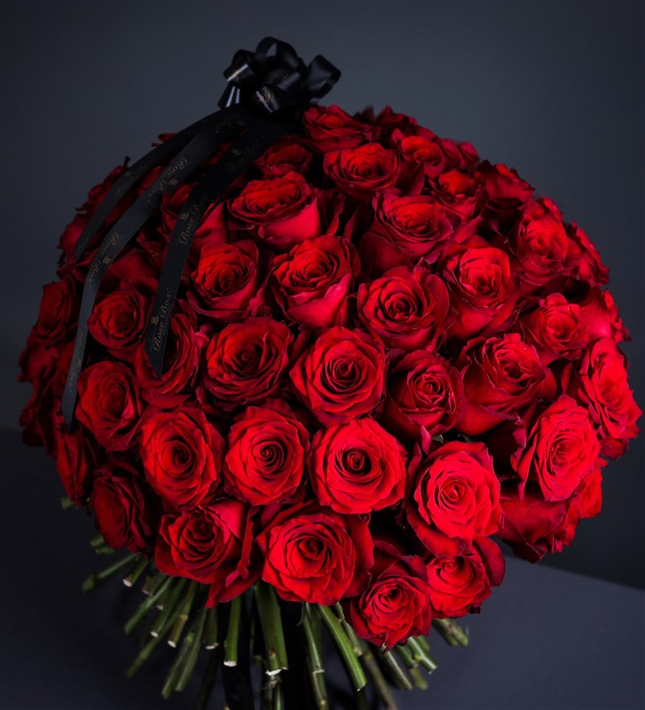 Explorer - Bouquet of 100 Red Roses