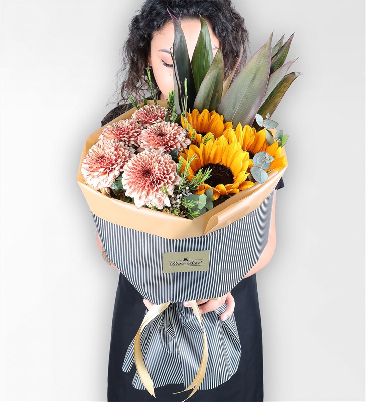 Cappuccino Anastasia and Sunflower New Trend Bouquet