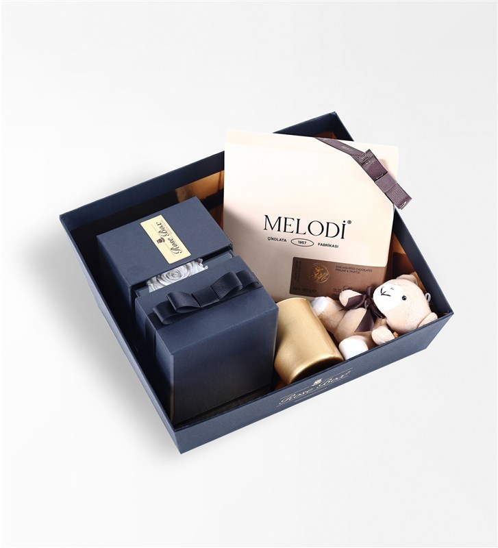 White Love Gift Set: 2 White Everlasting Roses
