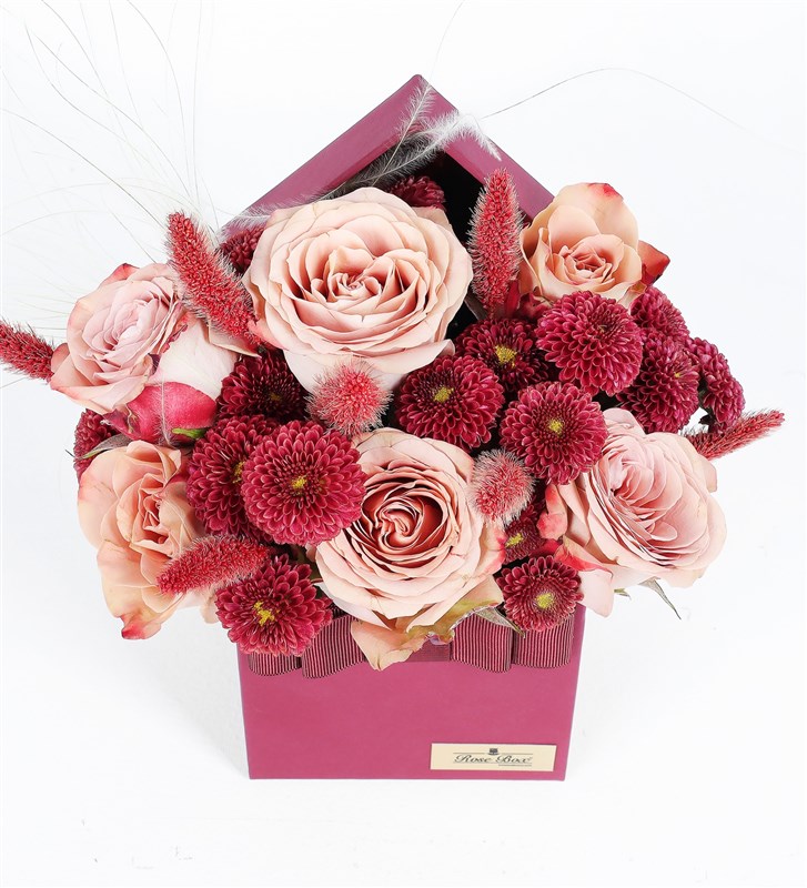 Cappucino Purpetta - Flower Arrangement with Cappucino Roses and Burgundy Chrysanthemums