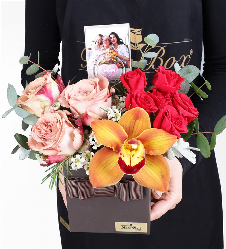 Photo-personalized Mother's Day Flower Set: Cappuccino Rose, Cybidium Orchid, and Arbor Rose.