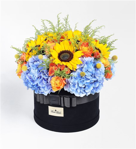 Carnaval - Panoramic Sunflower and Hydrangea Arrangement