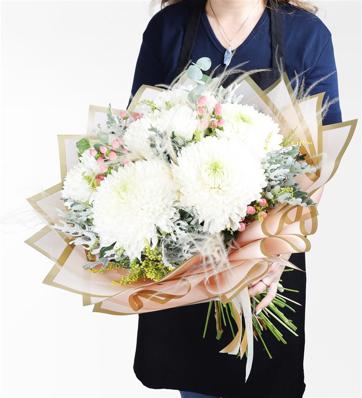 5 White Jumbo Anastasia Bouquets