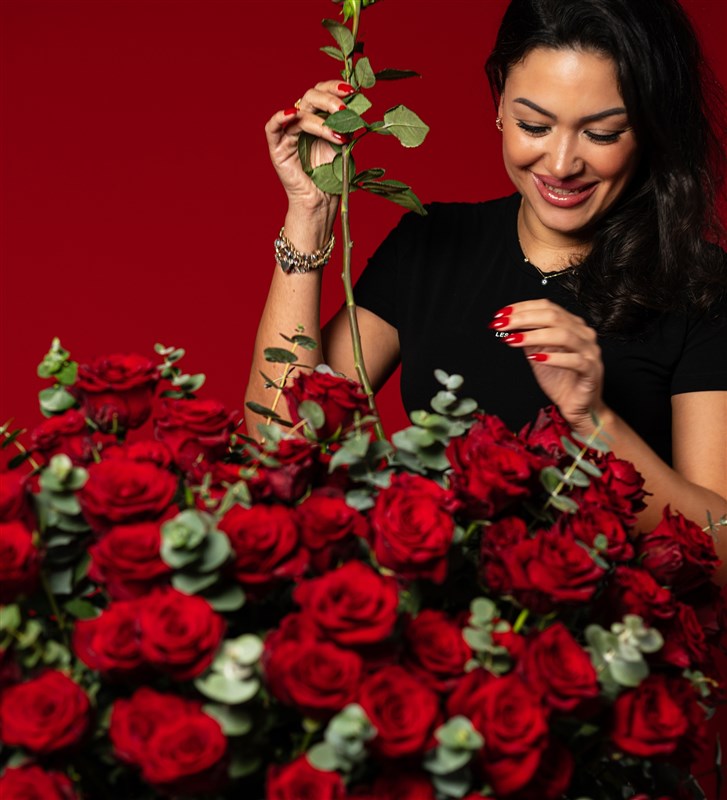 Premium Giant Box with 1.5 Meter Heart-Shaped Rose Arrangement