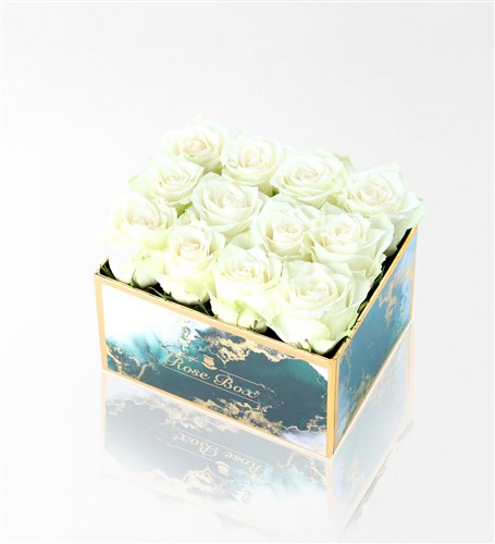 Emerald Maxi Box of 12 White Roses
