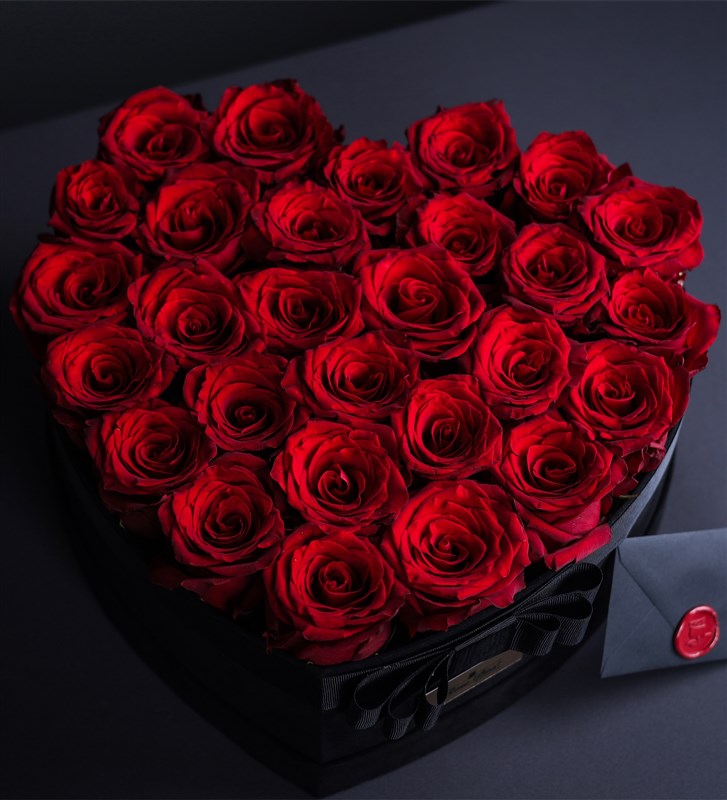 Mon Amor Petit - Red Roses in a Small Heart-Shaped Box
