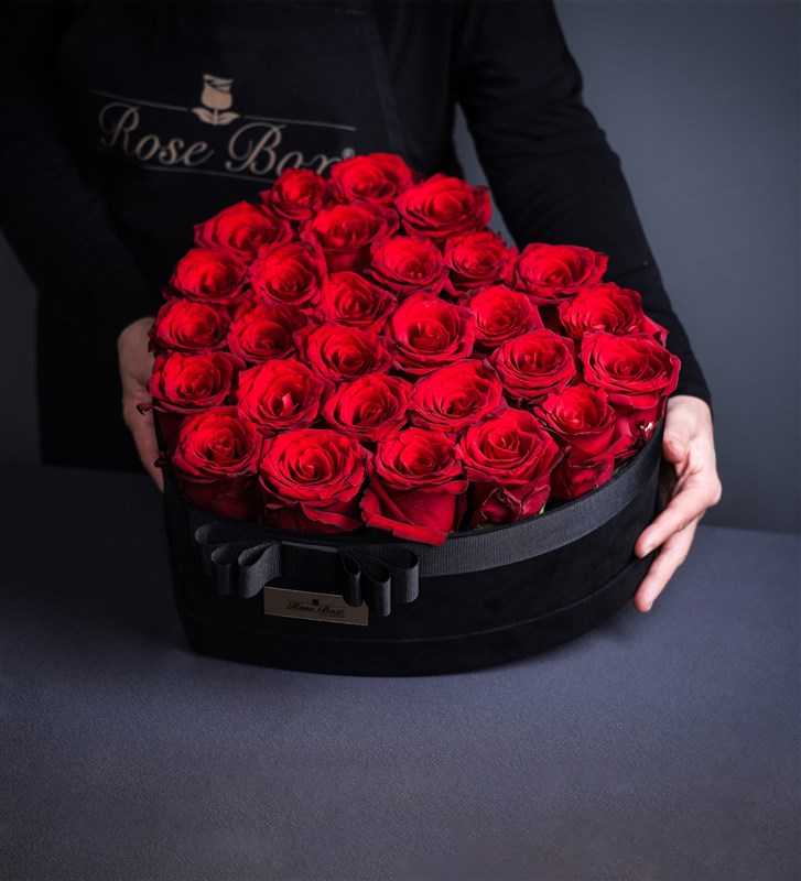 Mon Amor Petit - Red Roses in a Small Heart-Shaped Box
