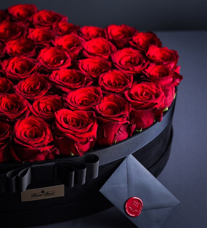 Mon Amor Petit - Red Roses in a Small Heart-Shaped Box