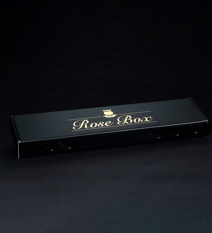 Royal - 12 White Roses in a Black Box