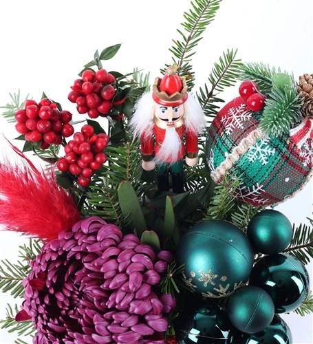 Bordo Kutuda Fındıkkıran, Anastasya Kokina Yılbaşı Çiçeği Aranjmanı - 5