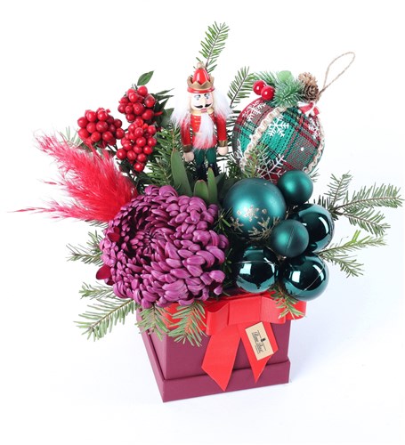 Bordo Kutuda Fındıkkıran, Anastasya Kokina Yılbaşı Çiçeği Aranjmanı - 4